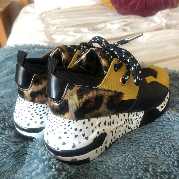 Steve Madden Cliff Animal sneaker size 5.5 - Picture 2 of 3